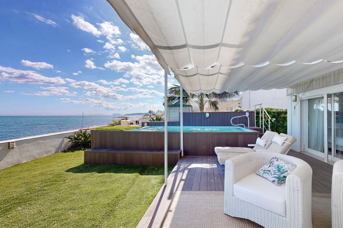 4 Bed Apartment for sale in Estepona Costa Del Sol, Málaga, Spain