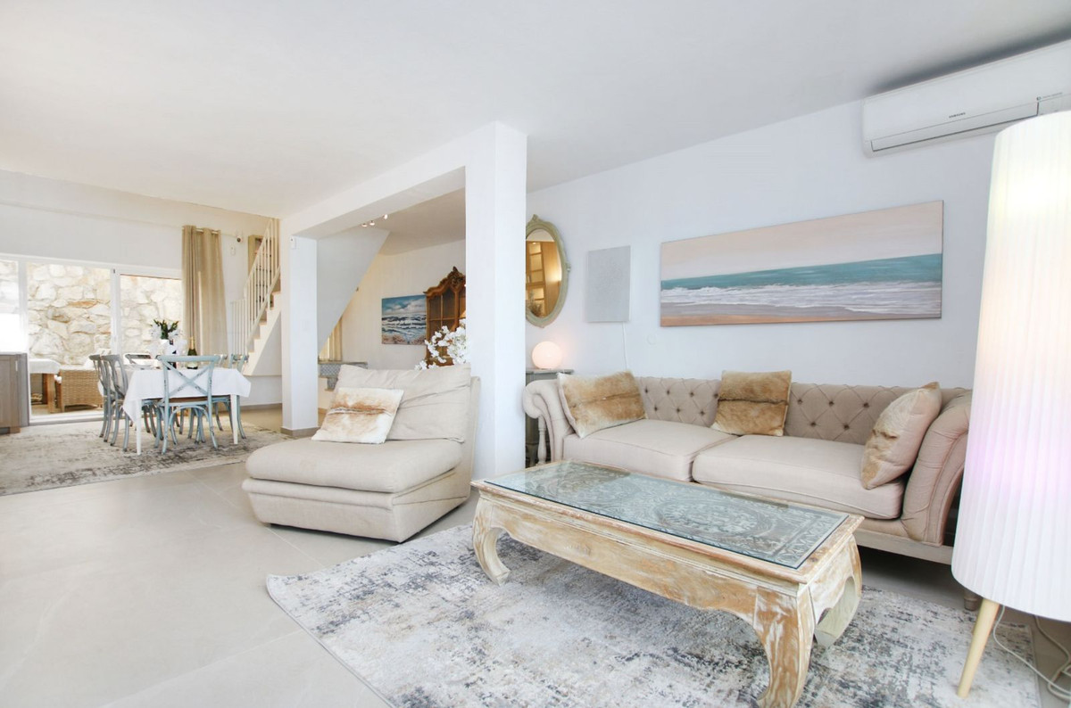 4 Bed Apartment for sale in Estepona Costa Del Sol, Málaga, Spain