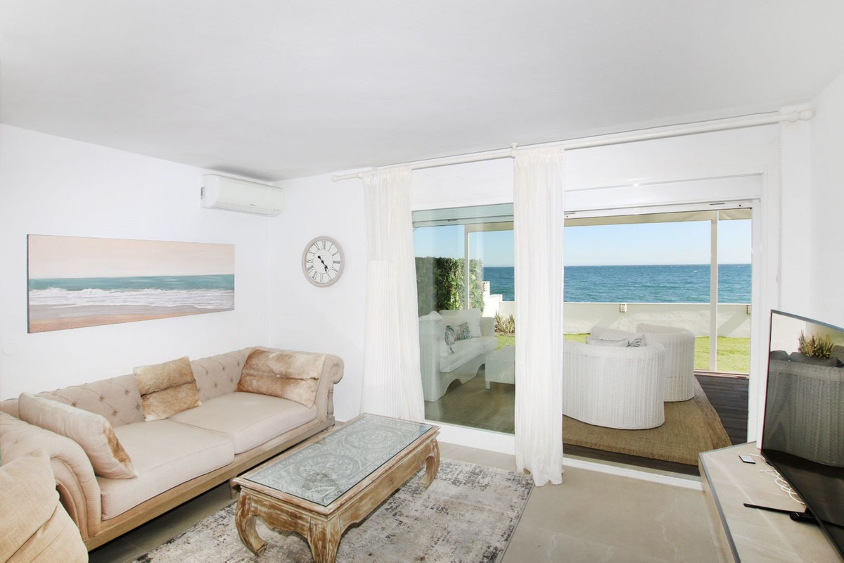 4 Bed Apartment for sale in Estepona Costa Del Sol, Málaga, Spain