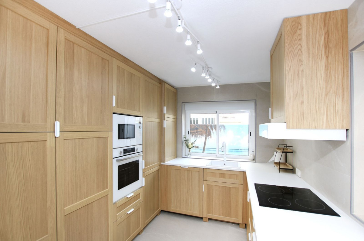 4 Bed Apartment for sale in Estepona Costa Del Sol, Málaga, Spain