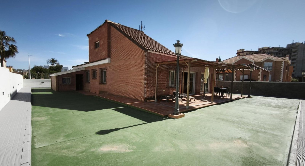 Se vende Villa - Chalet de 4 dormitorios en Costa Calida, Murcia, España
