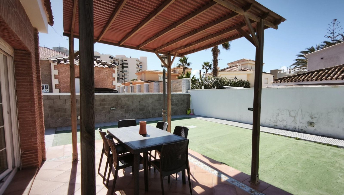 Se vende Villa - Chalet de 4 dormitorios en Costa Calida, Murcia, España