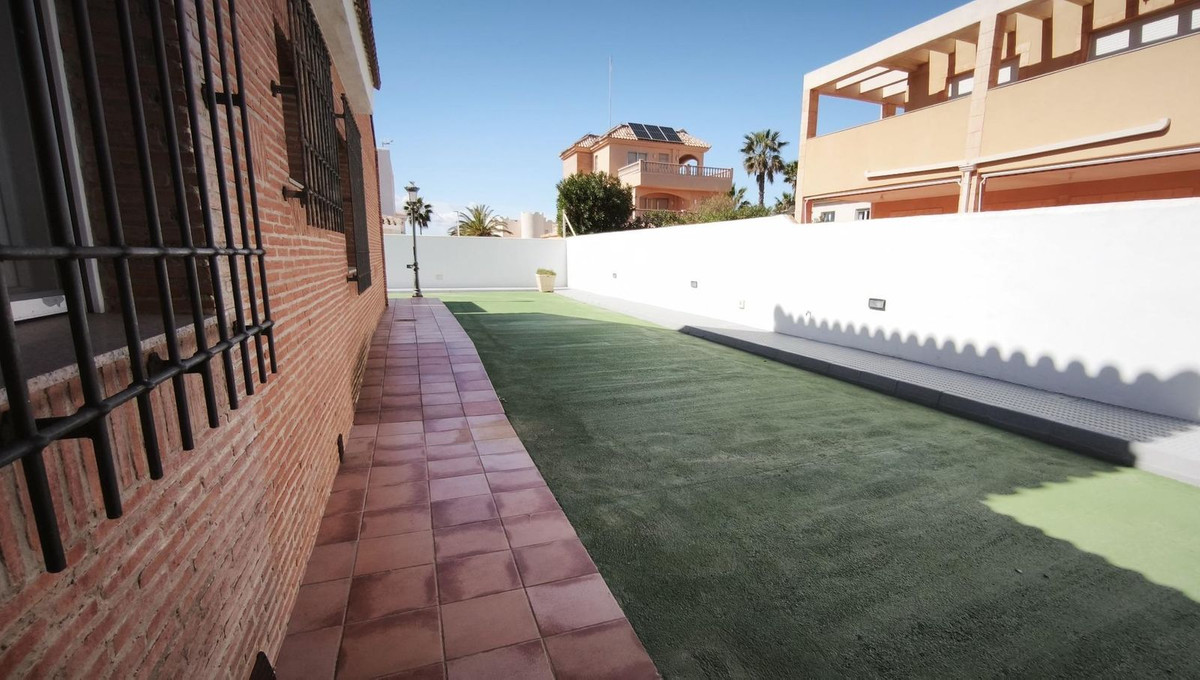 Se vende Villa - Chalet de 4 dormitorios en Costa Calida, Murcia, España