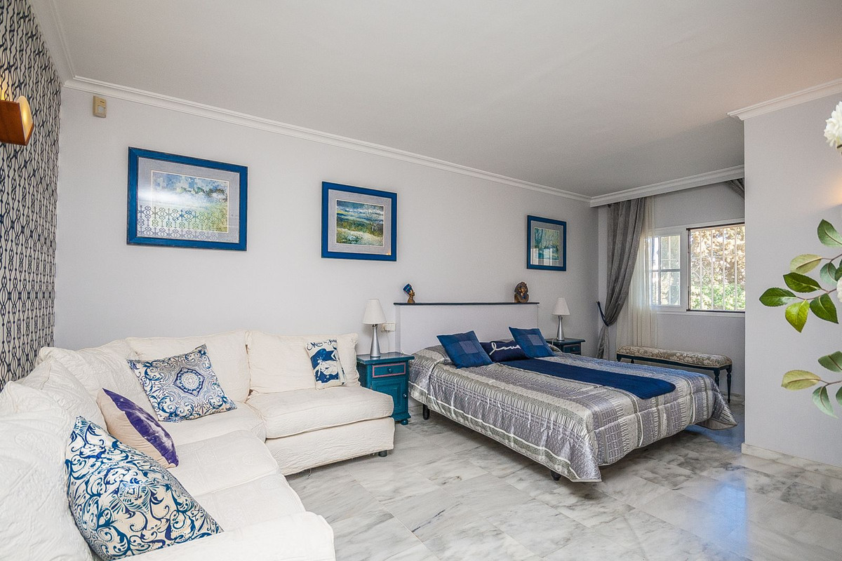 Se vende Villa - Chalet de 5 dormitorios en Costa Del Sol, Málaga, España
