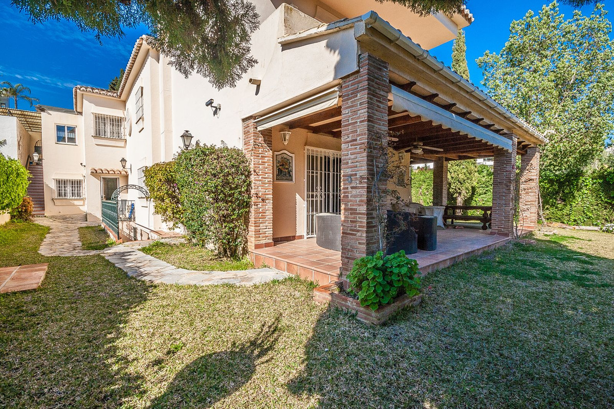 Se vende Villa - Chalet de 5 dormitorios en Costa Del Sol, Málaga, España
