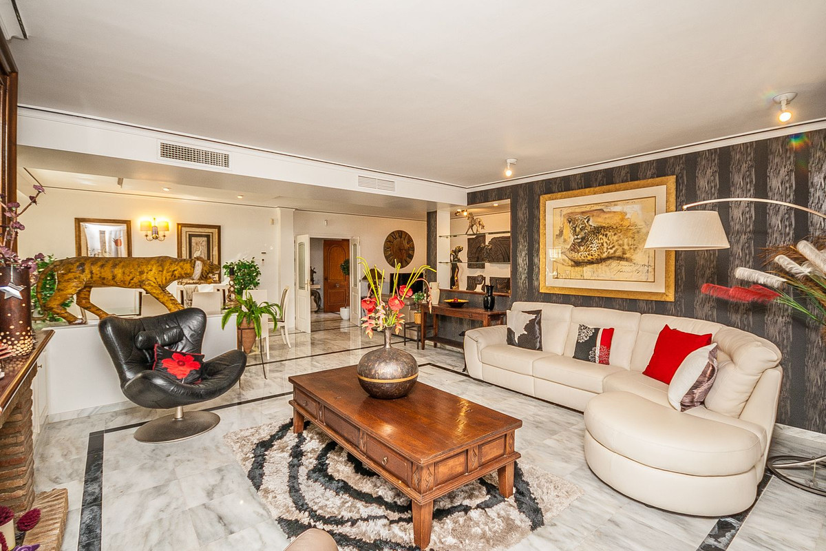 Se vende Villa - Chalet de 5 dormitorios en Costa Del Sol, Málaga, España