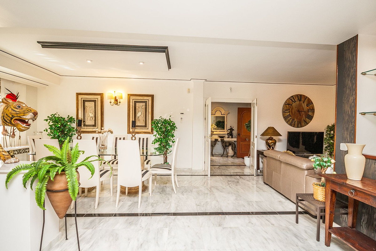 Se vende Villa - Chalet de 5 dormitorios en Costa Del Sol, Málaga, España
