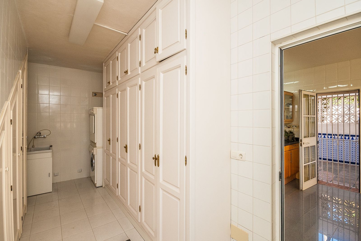 Se vende Villa - Chalet de 5 dormitorios en Costa Del Sol, Málaga, España