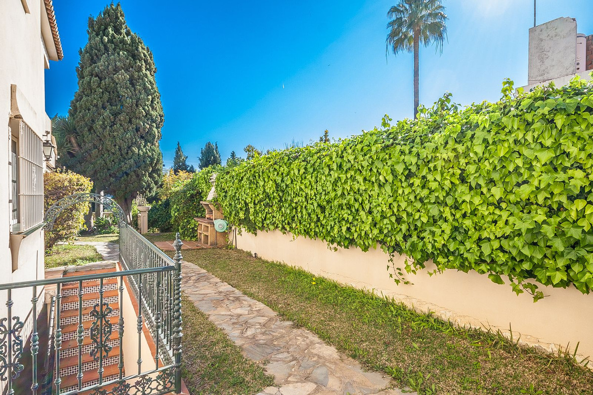 Se vende Villa - Chalet de 5 dormitorios en Costa Del Sol, Málaga, España