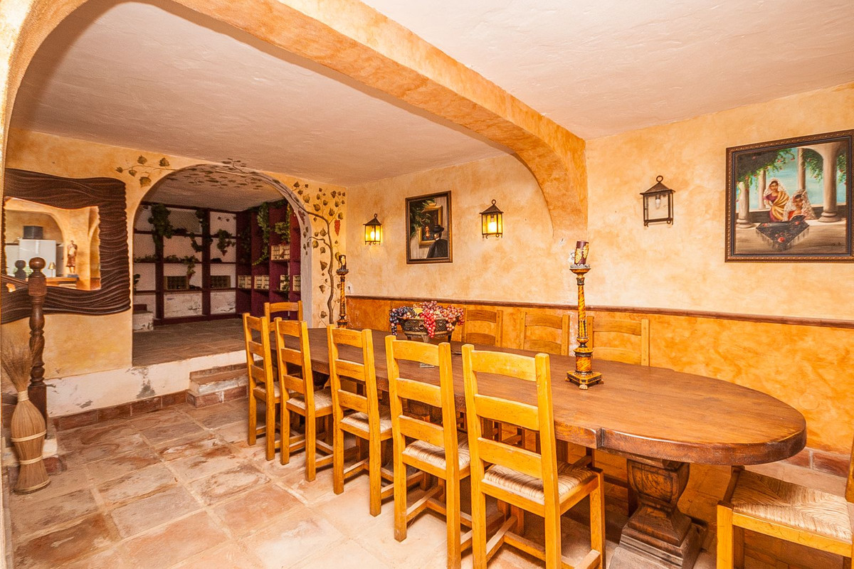 Se vende Villa - Chalet de 5 dormitorios en Costa Del Sol, Málaga, España
