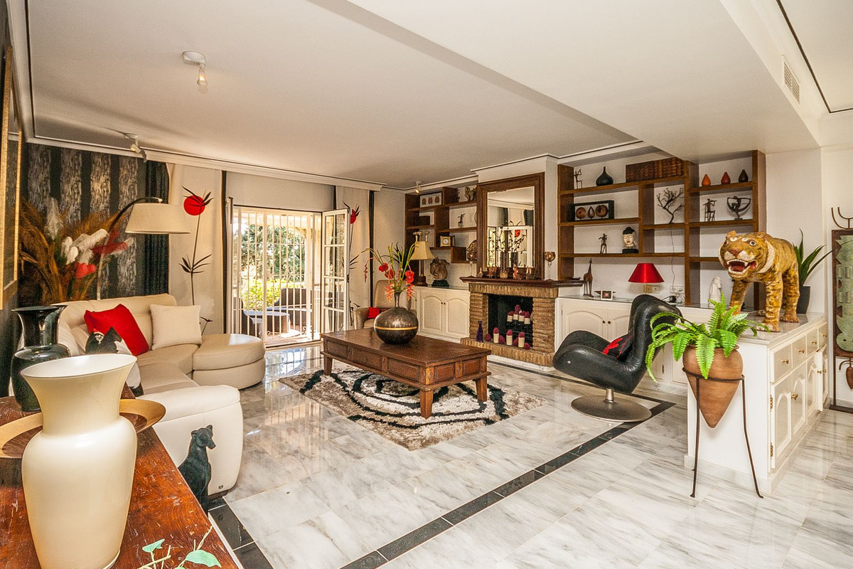 Se vende Villa - Chalet de 5 dormitorios en Costa Del Sol, Málaga, España