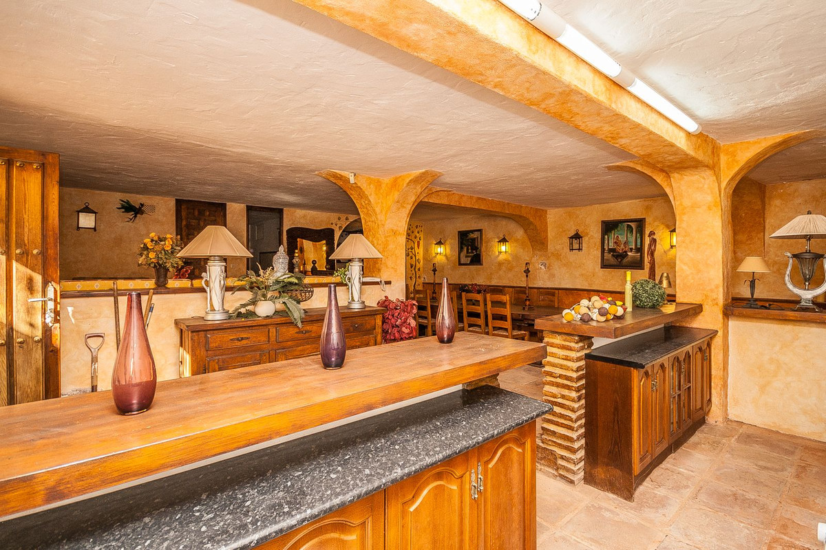 Se vende Villa - Chalet de 5 dormitorios en Costa Del Sol, Málaga, España