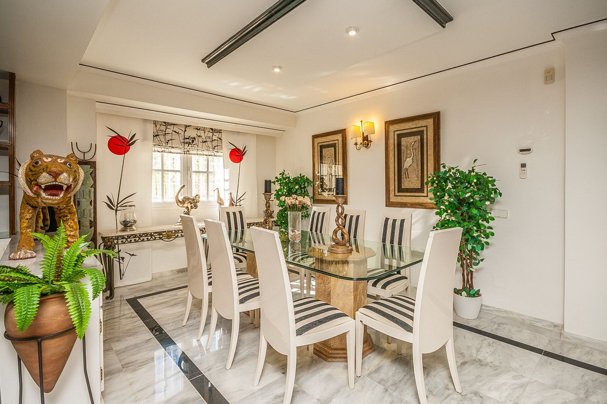 Se vende Villa - Chalet de 5 dormitorios en Costa Del Sol, Málaga, España