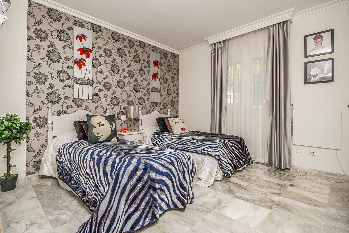Se vende Villa - Chalet de 5 dormitorios en Costa Del Sol, Málaga, España