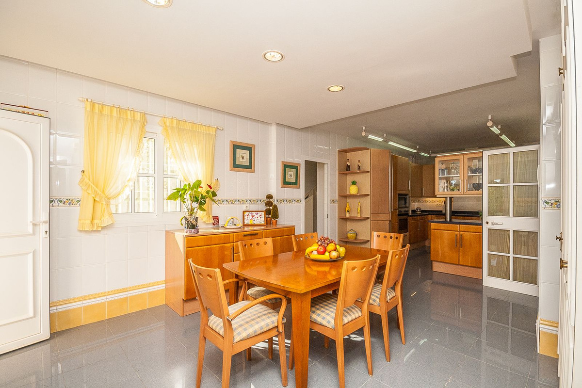 Se vende Villa - Chalet de 5 dormitorios en Costa Del Sol, Málaga, España