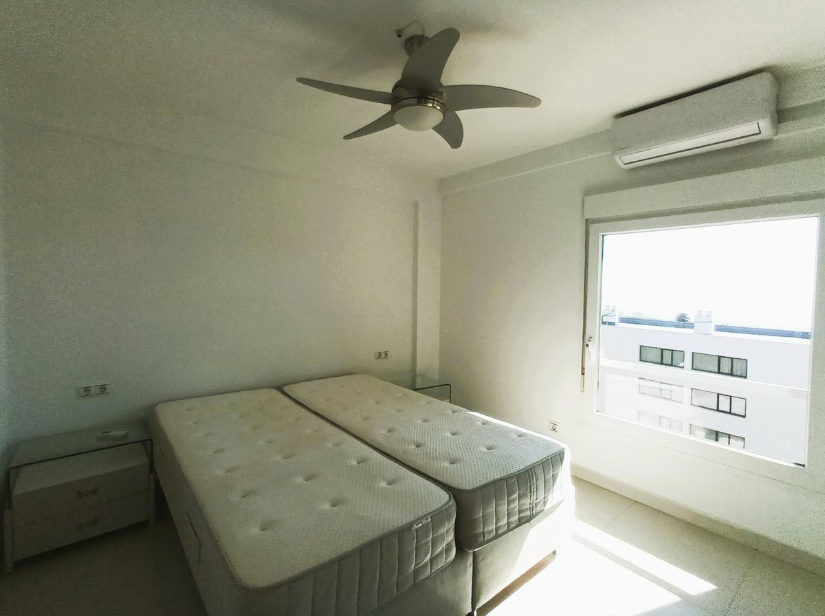 Se vende Apartamento Planta Media de 3 dormitorios en Costa Del Sol, Málaga, España