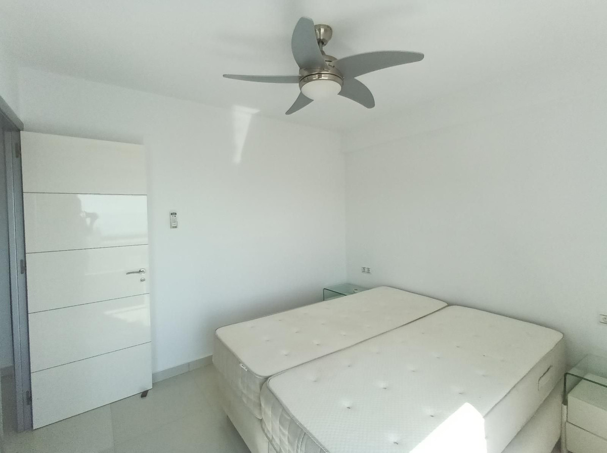 Se vende Apartamento Planta Media de 3 dormitorios en Costa Del Sol, Málaga, España