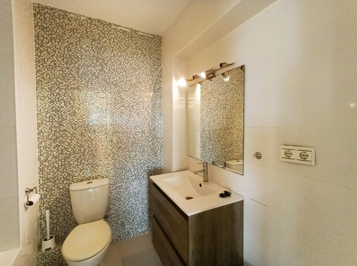 Se vende Apartamento Planta Media de 3 dormitorios en Costa Del Sol, Málaga, España