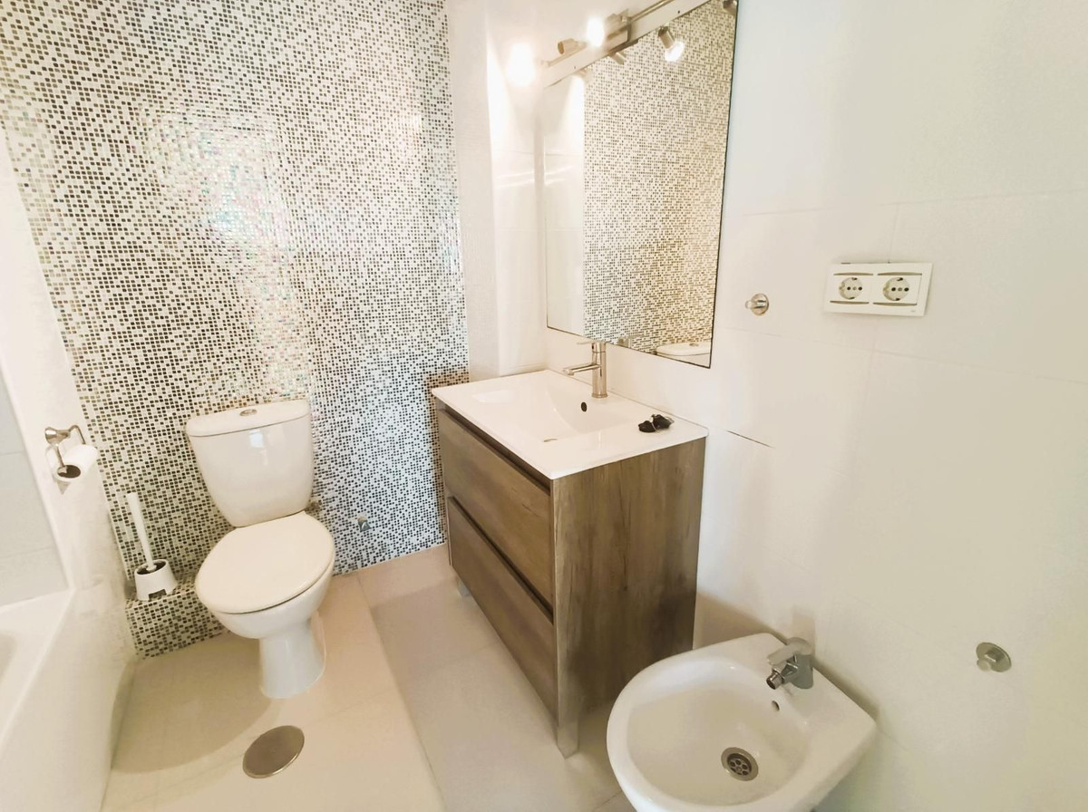 Se vende Apartamento Planta Media de 3 dormitorios en Costa Del Sol, Málaga, España
