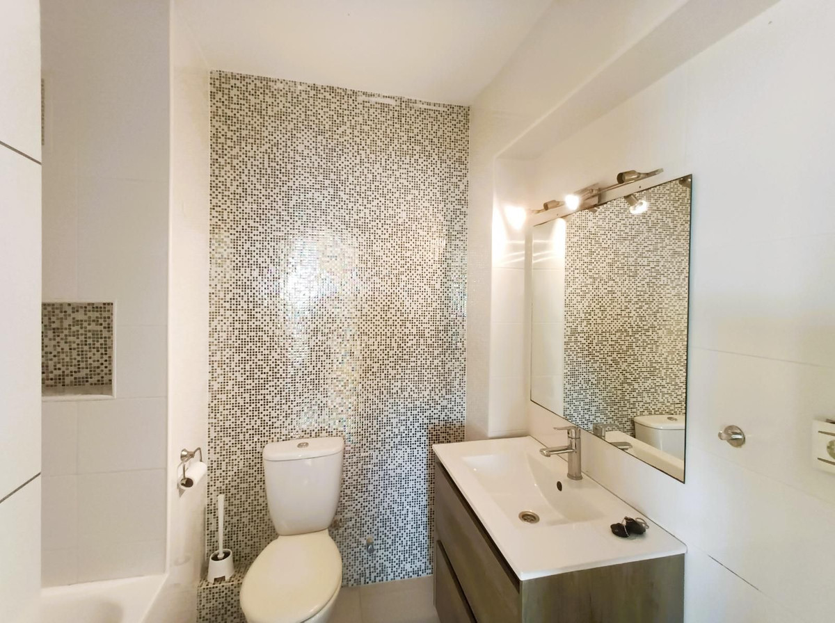Se vende Apartamento Planta Media de 3 dormitorios en Costa Del Sol, Málaga, España