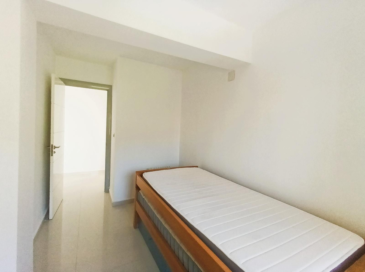 Se vende Apartamento Planta Media de 3 dormitorios en Costa Del Sol, Málaga, España