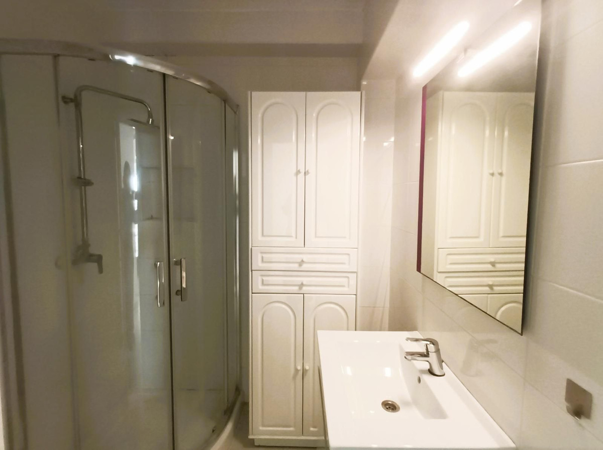 Se vende Apartamento Planta Media de 3 dormitorios en Costa Del Sol, Málaga, España