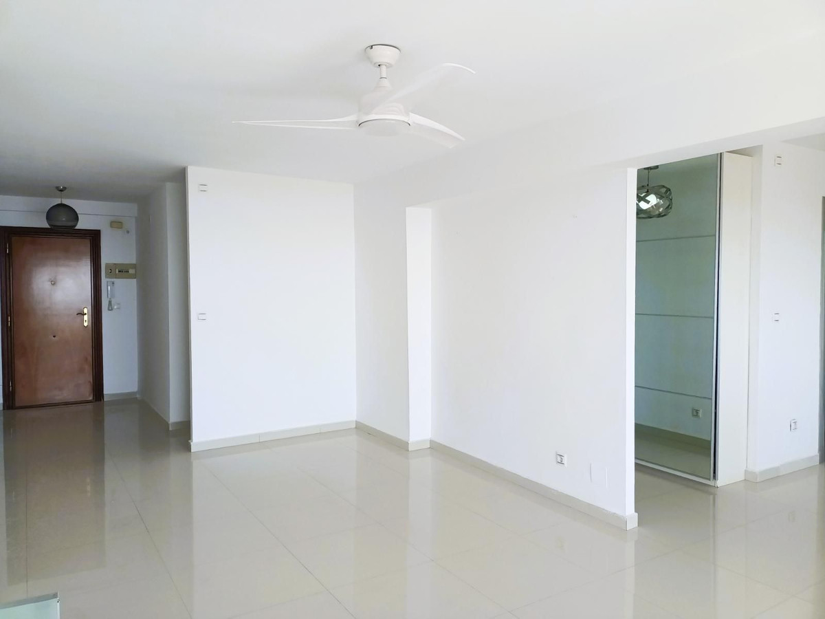 Se vende Apartamento Planta Media de 3 dormitorios en Costa Del Sol, Málaga, España