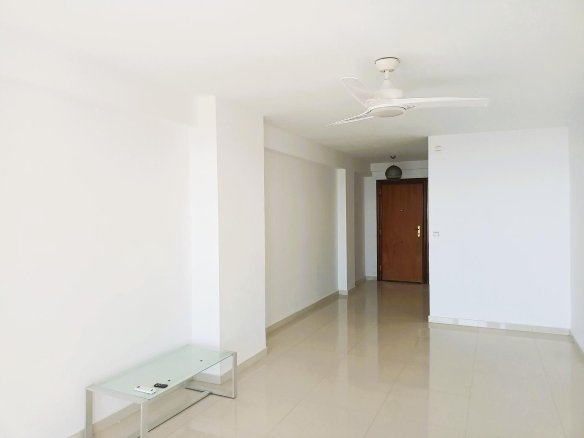 Se vende Apartamento Planta Media de 3 dormitorios en Costa Del Sol, Málaga, España