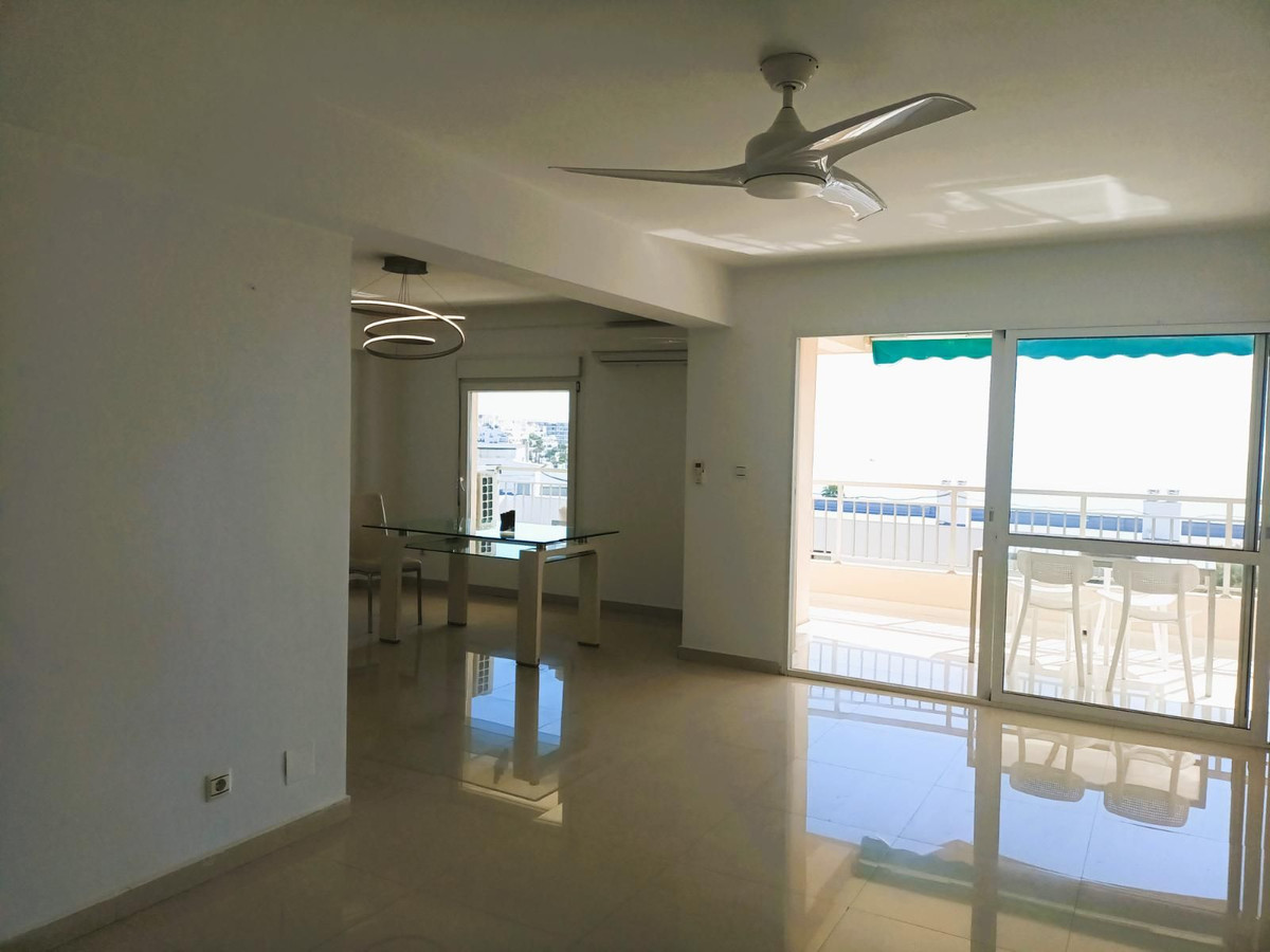 Se vende Apartamento Planta Media de 3 dormitorios en Costa Del Sol, Málaga, España