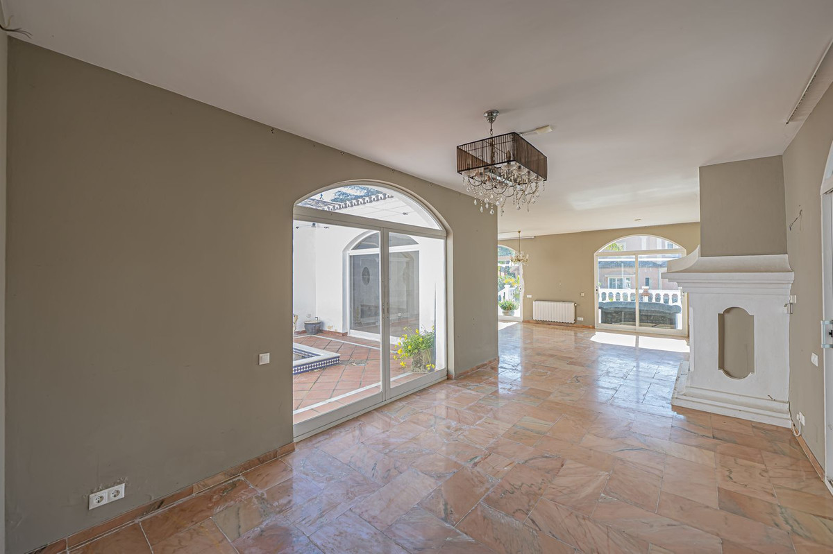 4 Bed Townhouse for sale in El Paraiso Costa Del Sol, Málaga, Spain