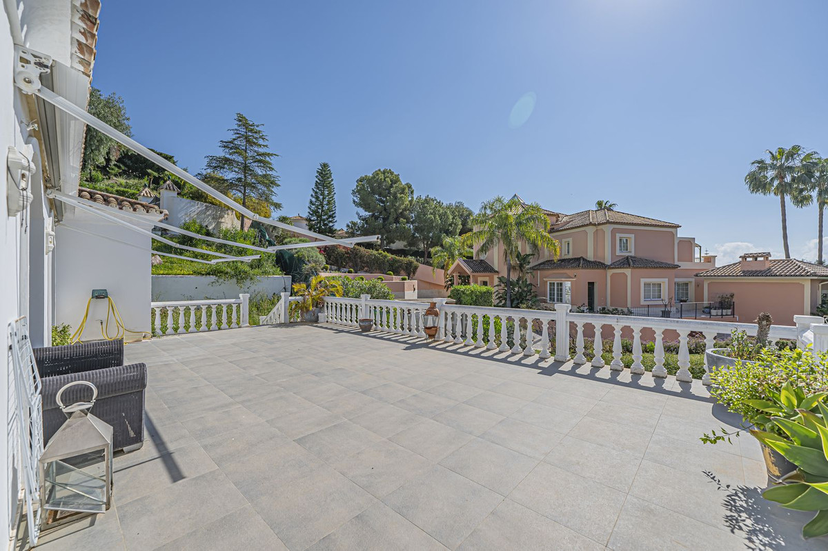 4 Bed Townhouse for sale in El Paraiso Costa Del Sol, Málaga, Spain