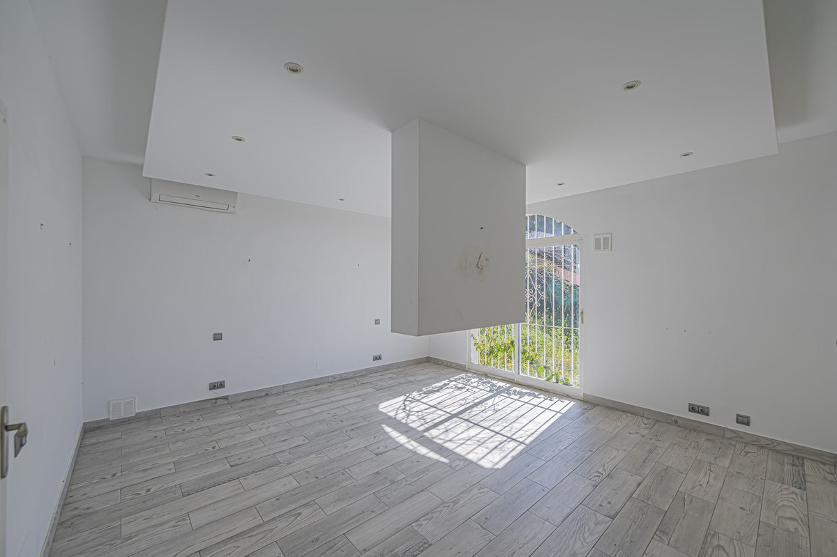 4 Bed Townhouse for sale in El Paraiso Costa Del Sol, Málaga, Spain