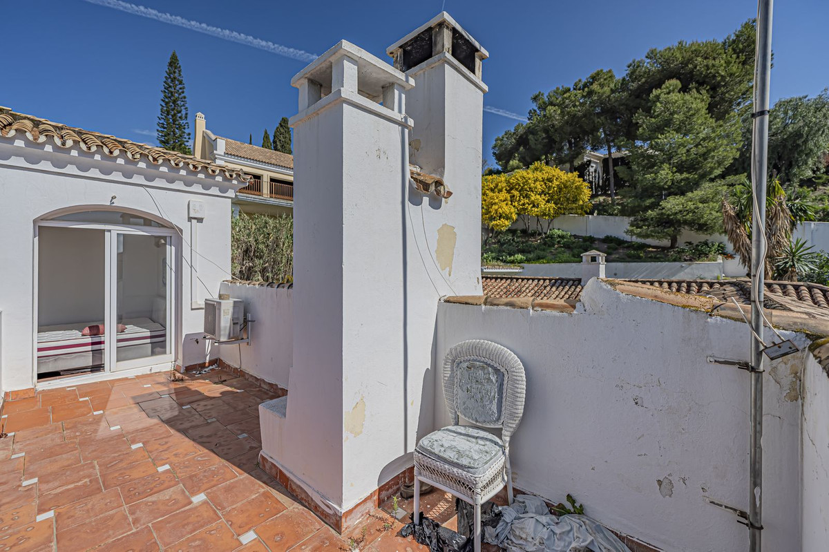 4 Bed Townhouse for sale in El Paraiso Costa Del Sol, Málaga, Spain