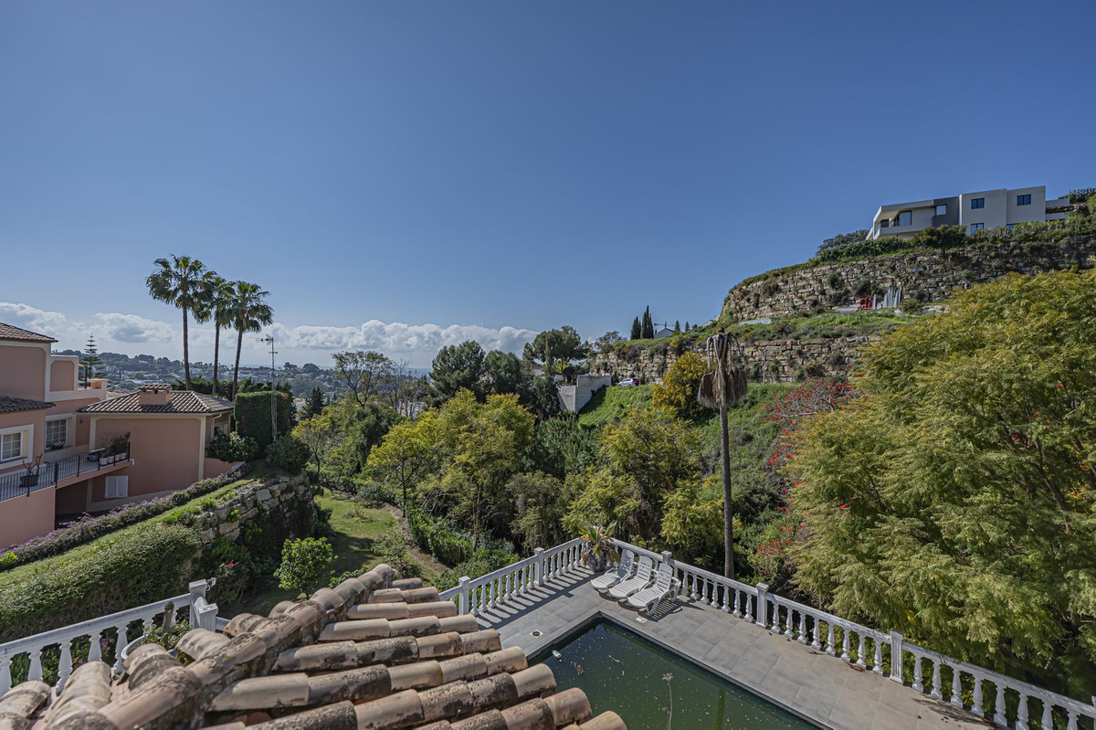 4 Bed Townhouse for sale in El Paraiso Costa Del Sol, Málaga, Spain