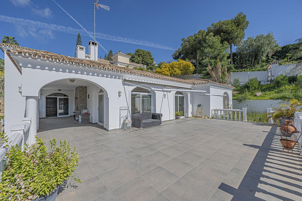 4 Bed Townhouse for sale in El Paraiso Costa Del Sol, Málaga, Spain
