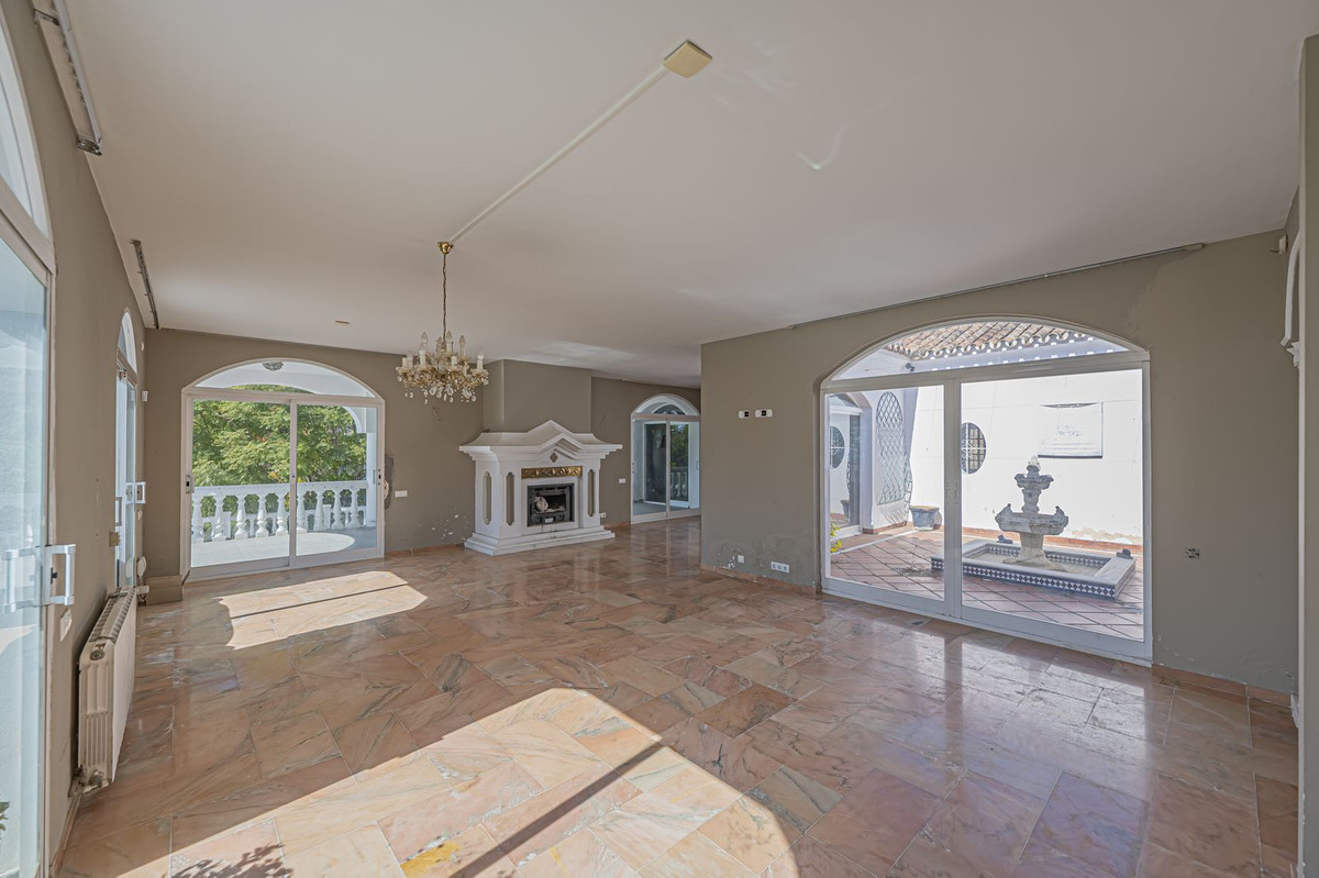 4 Bed Townhouse for sale in El Paraiso Costa Del Sol, Málaga, Spain