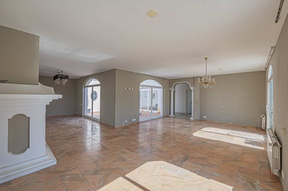 4 Bed Townhouse for sale in El Paraiso Costa Del Sol, Málaga, Spain