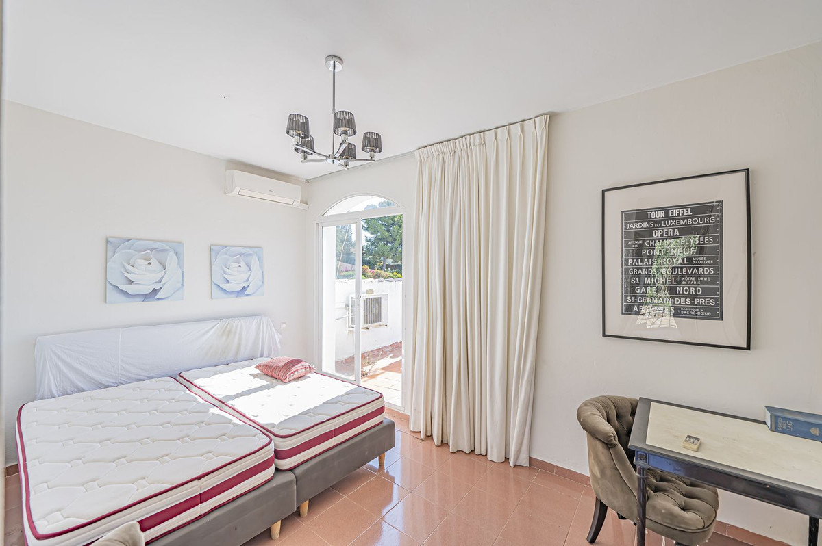 4 Bed Townhouse for sale in El Paraiso Costa Del Sol, Málaga, Spain