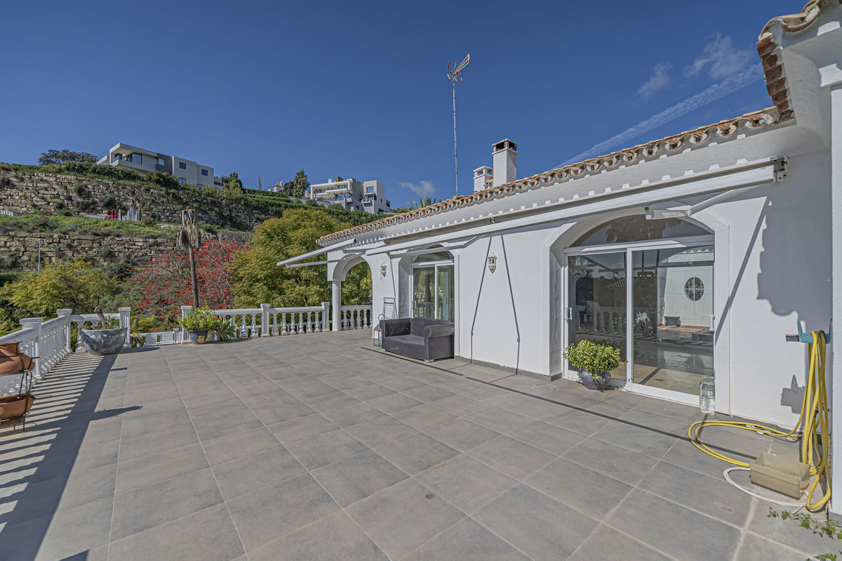 4 Bed Townhouse for sale in El Paraiso Costa Del Sol, Málaga, Spain
