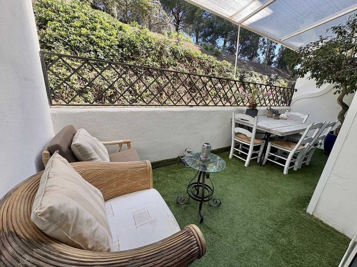 2 Bed Apartment for sale in La Quinta Costa Del Sol, Málaga, Spain