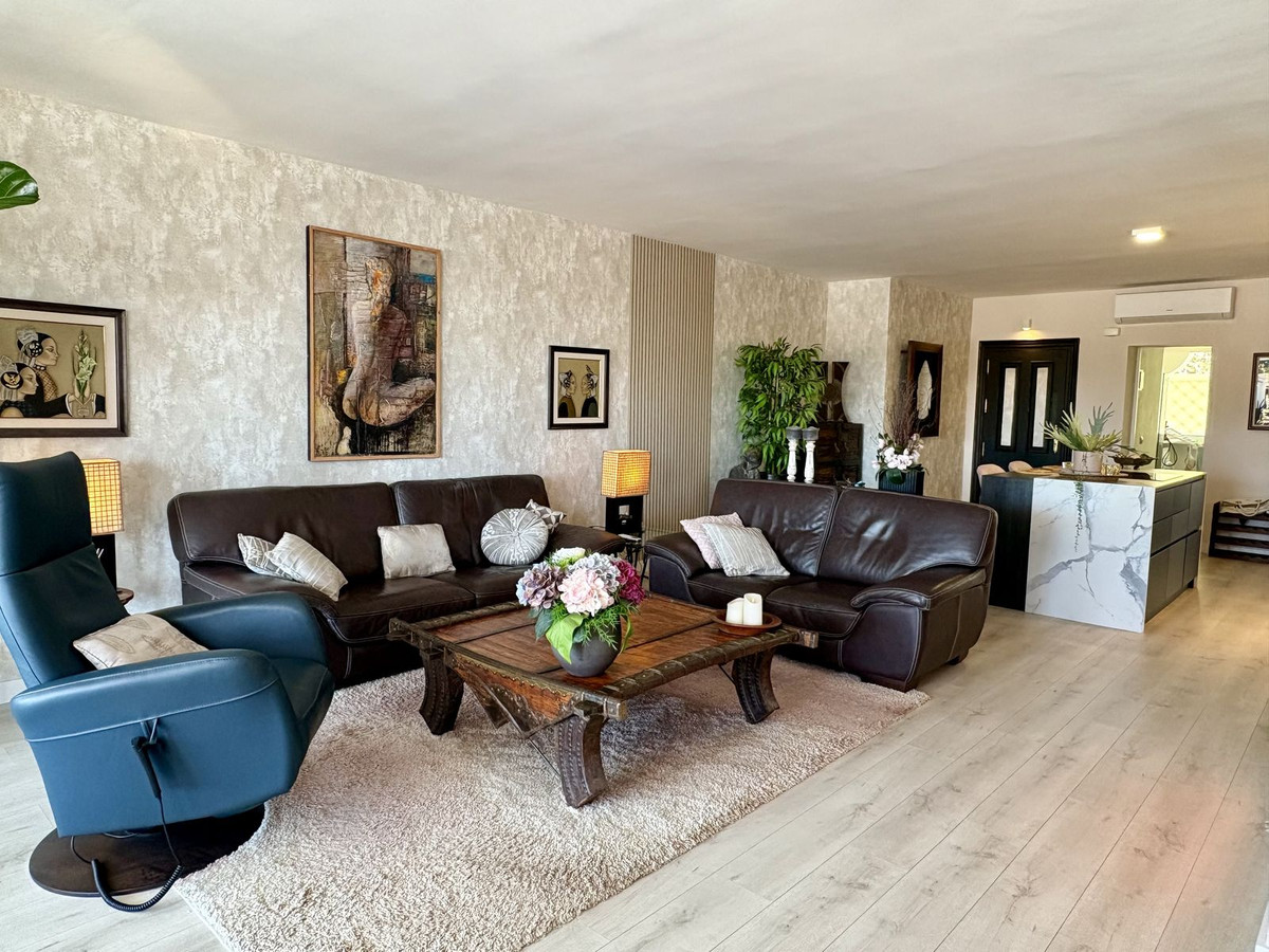 2 Bed Apartment for sale in La Quinta Costa Del Sol, Málaga, Spain