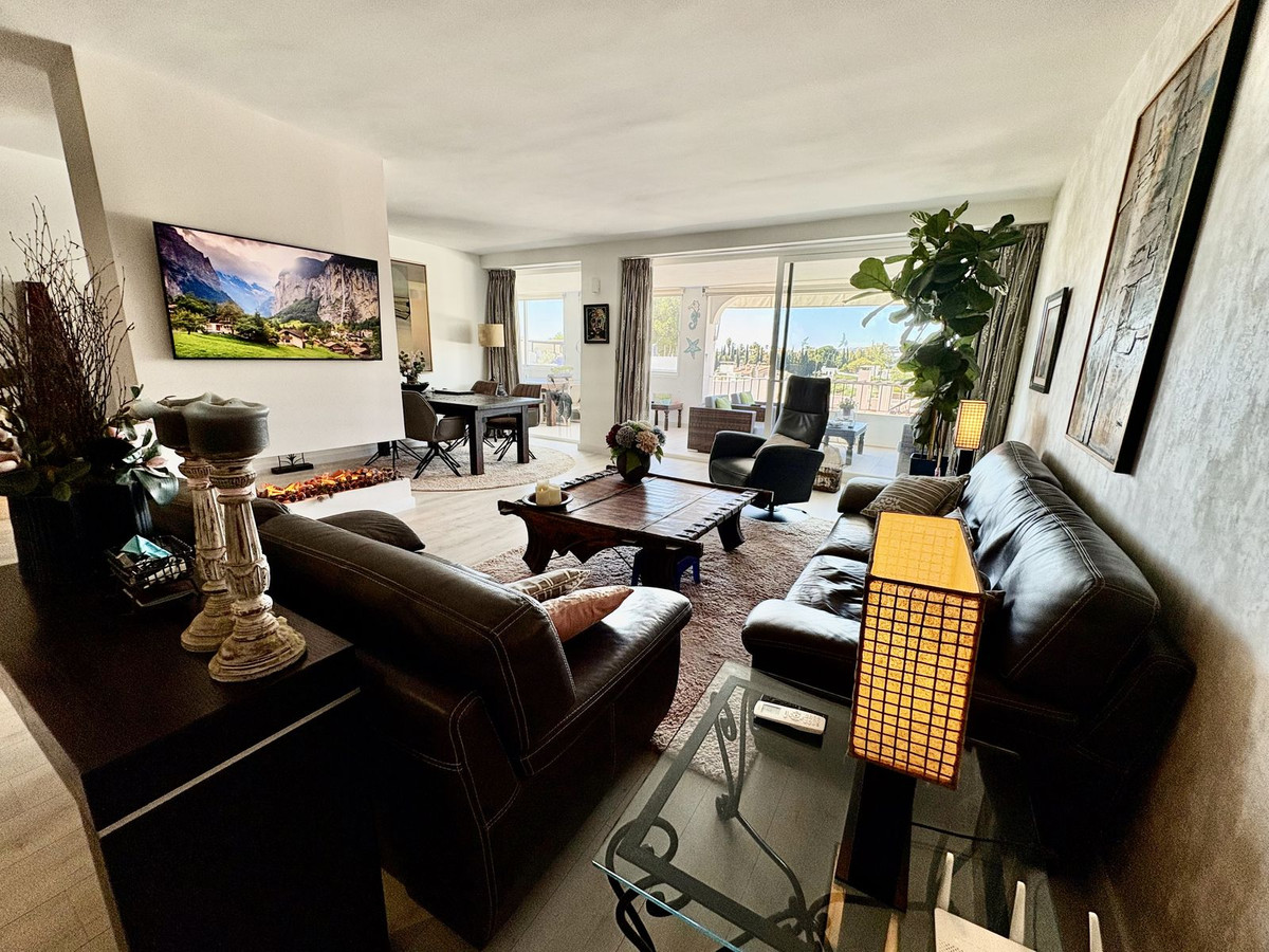 2 Bed Apartment for sale in La Quinta Costa Del Sol, Málaga, Spain