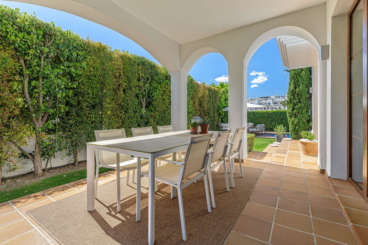 4 Bed Townhouse for sale in Selwo Costa Del Sol, Málaga, Spain