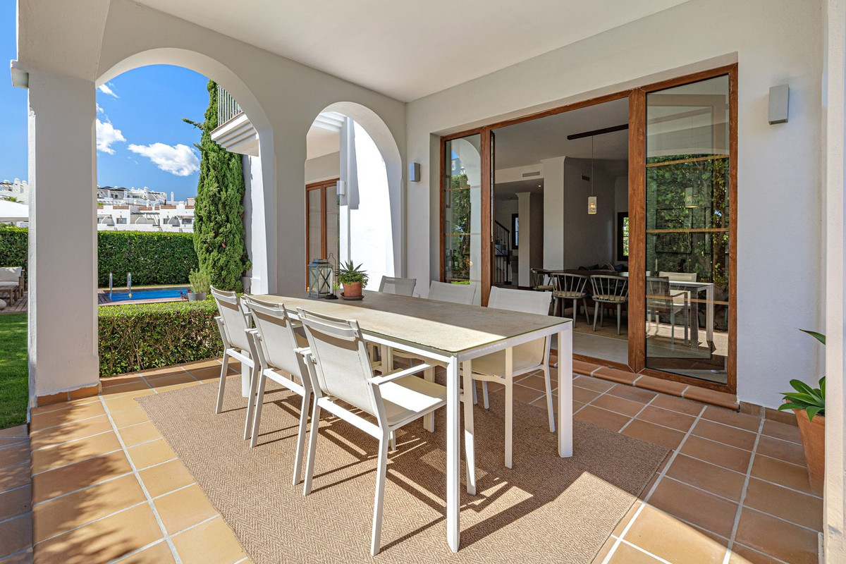 4 Bed Townhouse for sale in Selwo Costa Del Sol, Málaga, Spain