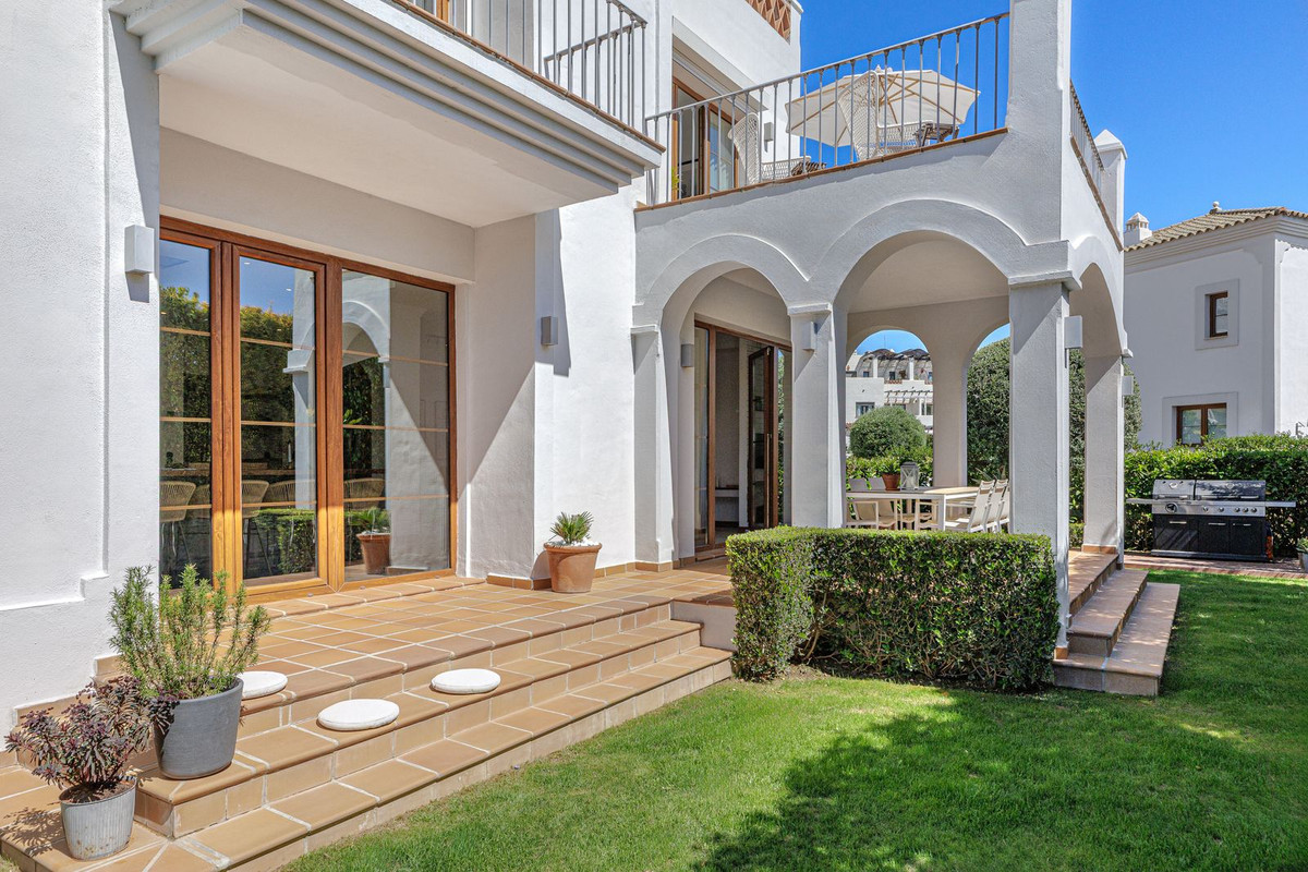 4 Bed Townhouse for sale in Selwo Costa Del Sol, Málaga, Spain
