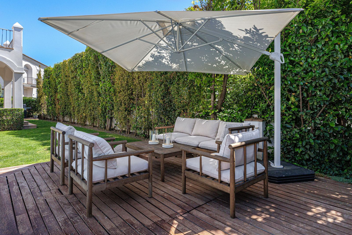 4 Bed Townhouse for sale in Selwo Costa Del Sol, Málaga, Spain
