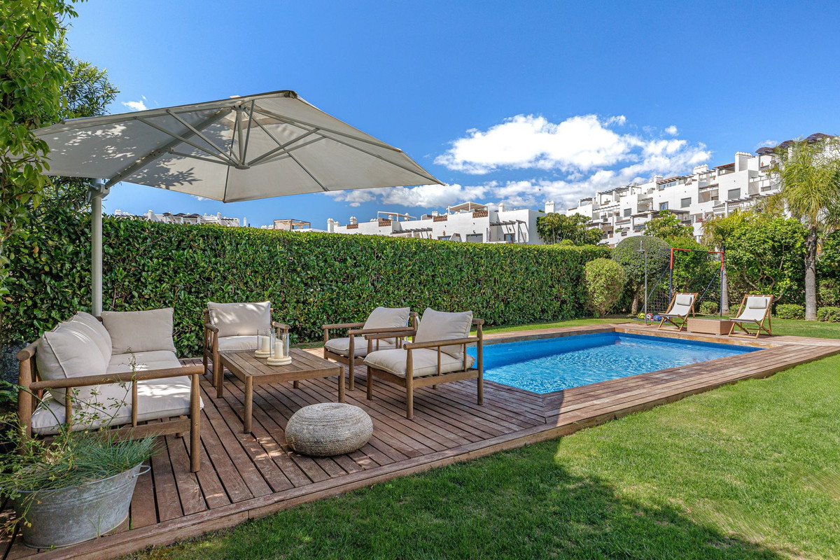 4 Bed Townhouse for sale in Selwo Costa Del Sol, Málaga, Spain