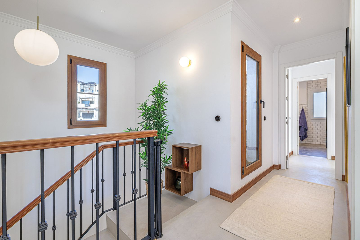 4 Bed Townhouse for sale in Selwo Costa Del Sol, Málaga, Spain