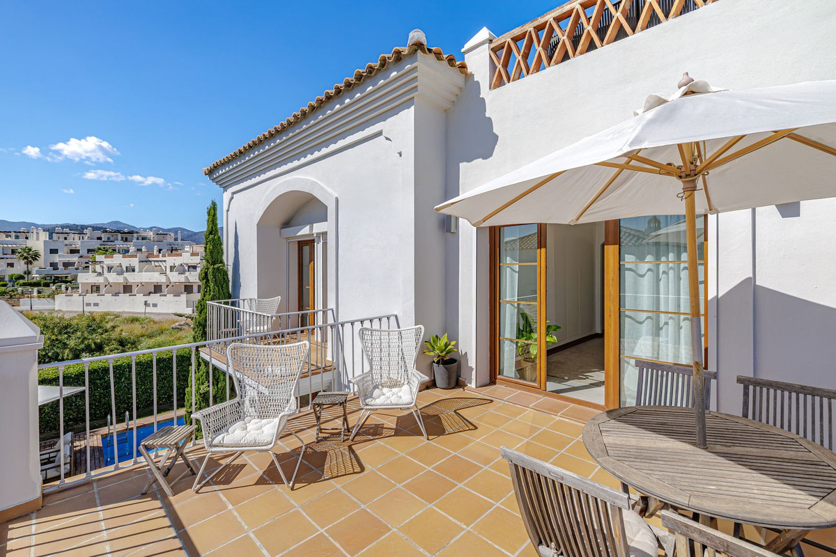4 Bed Townhouse for sale in Selwo Costa Del Sol, Málaga, Spain