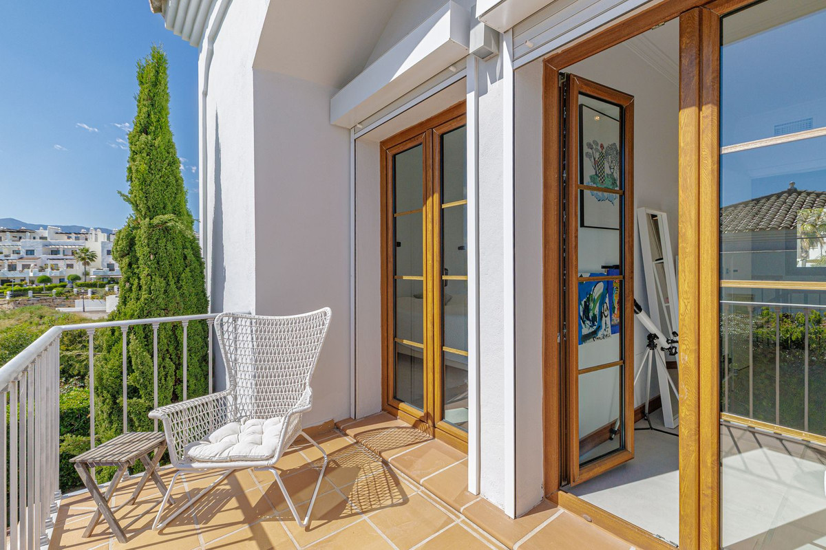 4 Bed Townhouse for sale in Selwo Costa Del Sol, Málaga, Spain